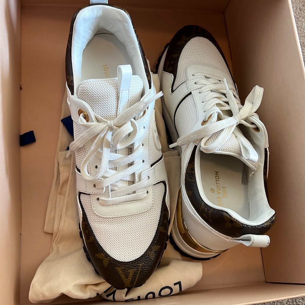 Woman’s Louie Vuitton sneakers in great condition